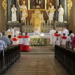 Ile trwa msza ślubna? Sprawdź, co wpływa na jej długość